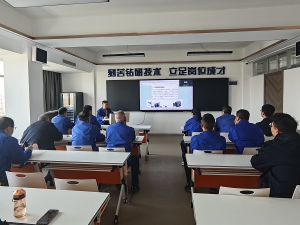 3月20日，计控电仪部青年讲师郭爱军为部门人员进行Fisher智能定位器DVC6200专项培训1.jpg